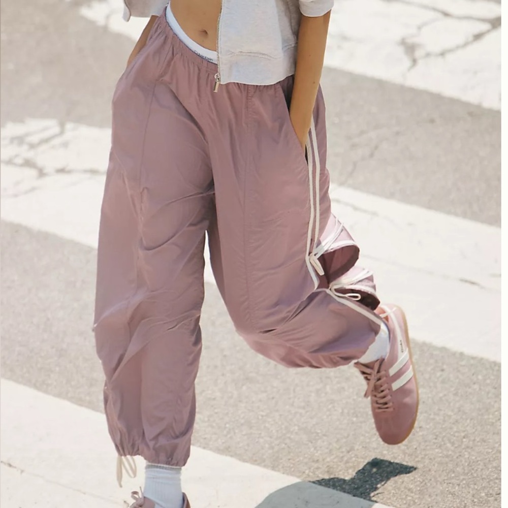 The Bowline Parachute Pants by Daily Practice Violet